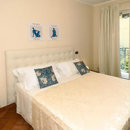 La Piccola Aparthotel 4*